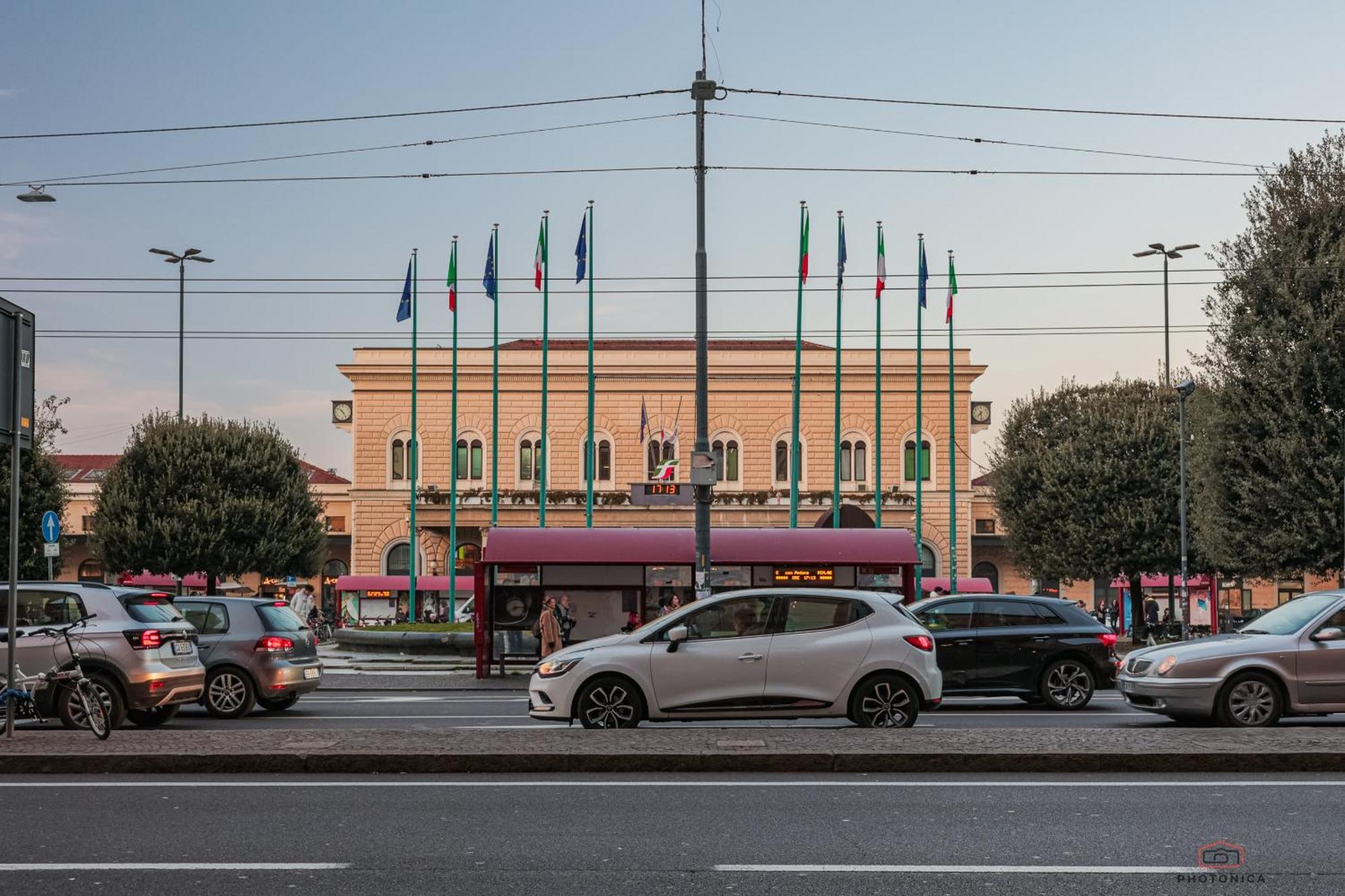 Front Station Apartment - Stazione Centrale Di Bologna Bagian luar foto