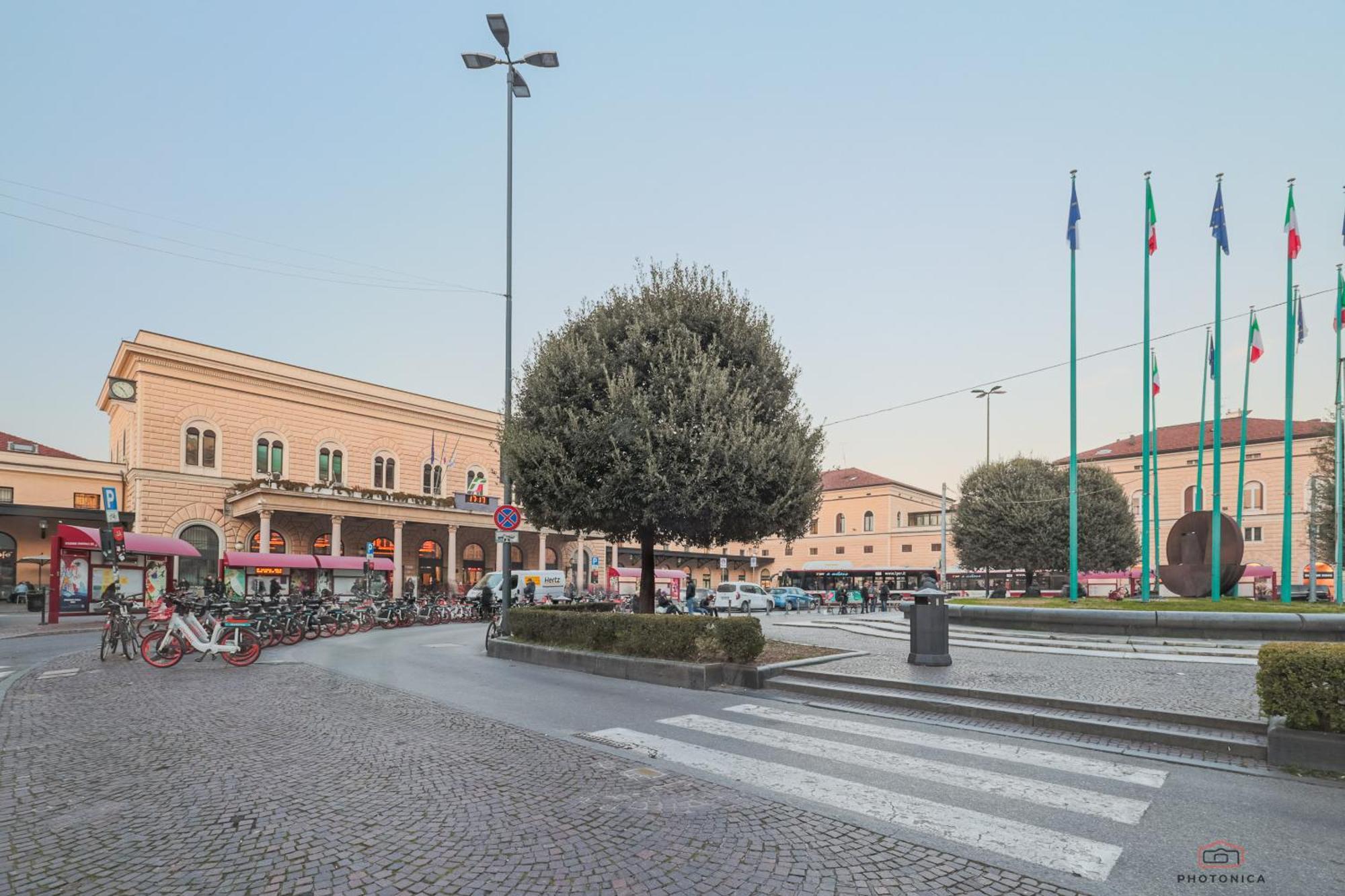 Front Station Apartment - Stazione Centrale Di Bologna Bagian luar foto