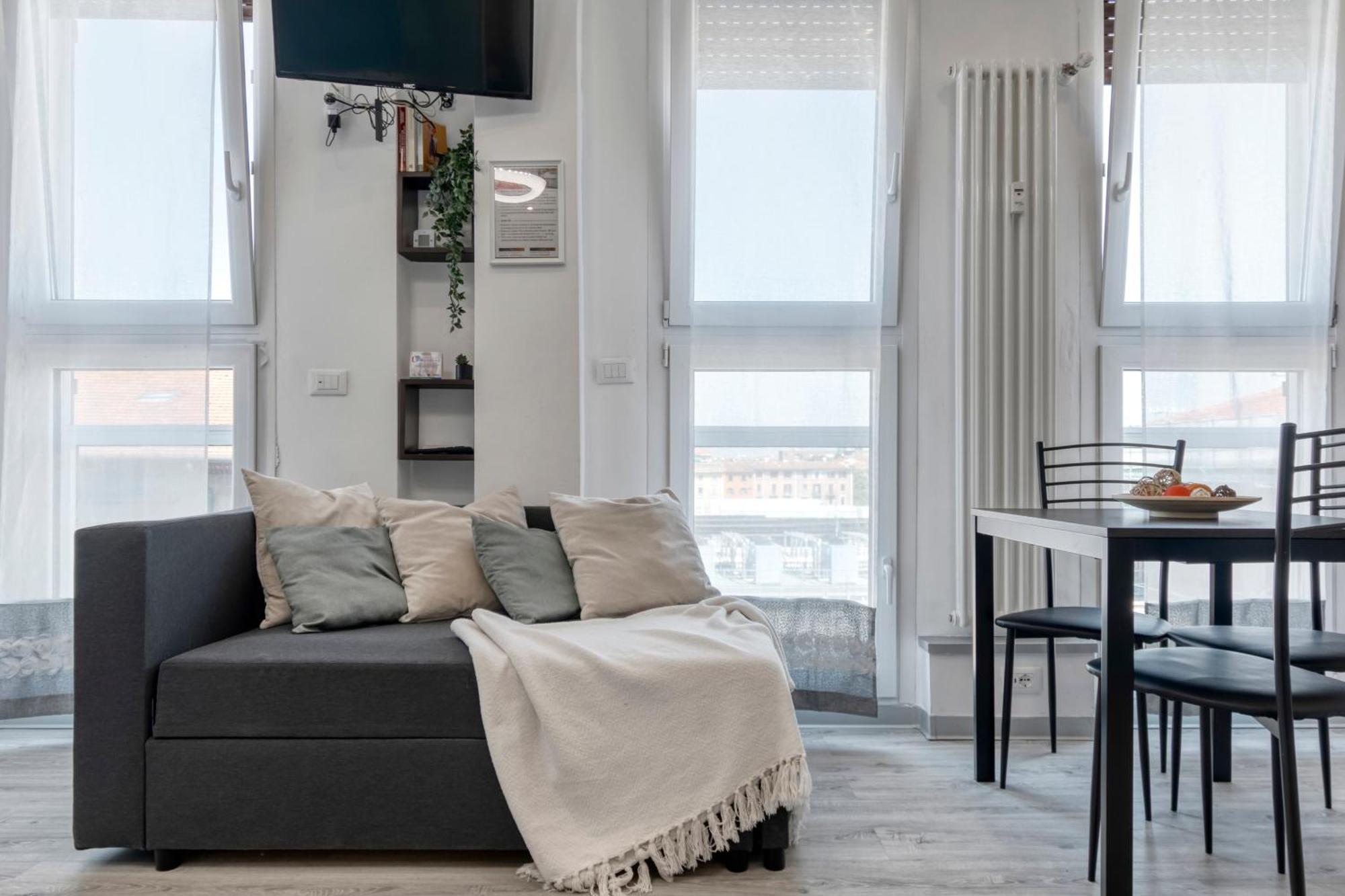 Front Station Apartment - Stazione Centrale Di Bologna Bagian luar foto