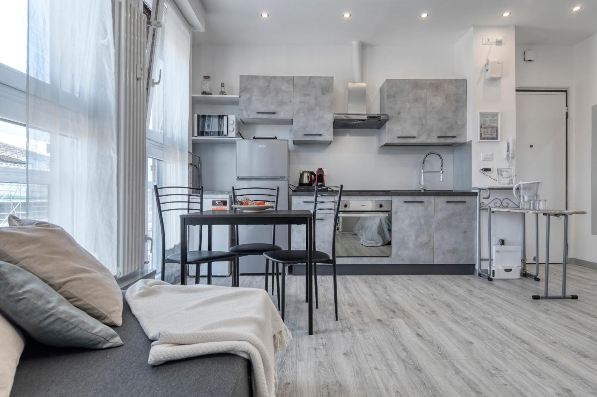 Front Station Apartment - Stazione Centrale Di Bologna Bagian luar foto